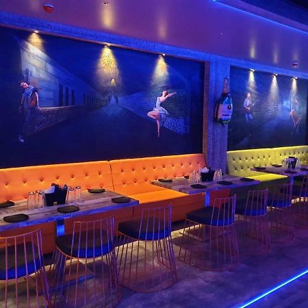Virat Ambe Sports Club Hotell Ulhāsnagar Eksteriør bilde