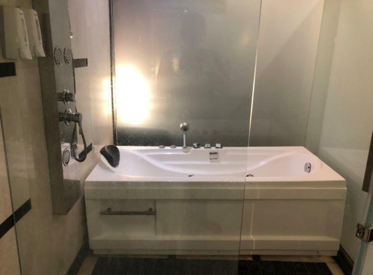 Virat Ambe Sports Club Hotell Ulhāsnagar Eksteriør bilde