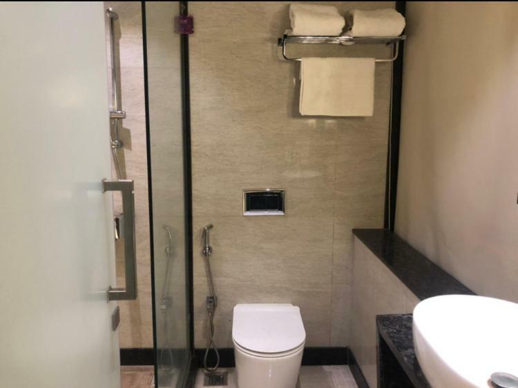 Virat Ambe Sports Club Hotell Ulhāsnagar Eksteriør bilde