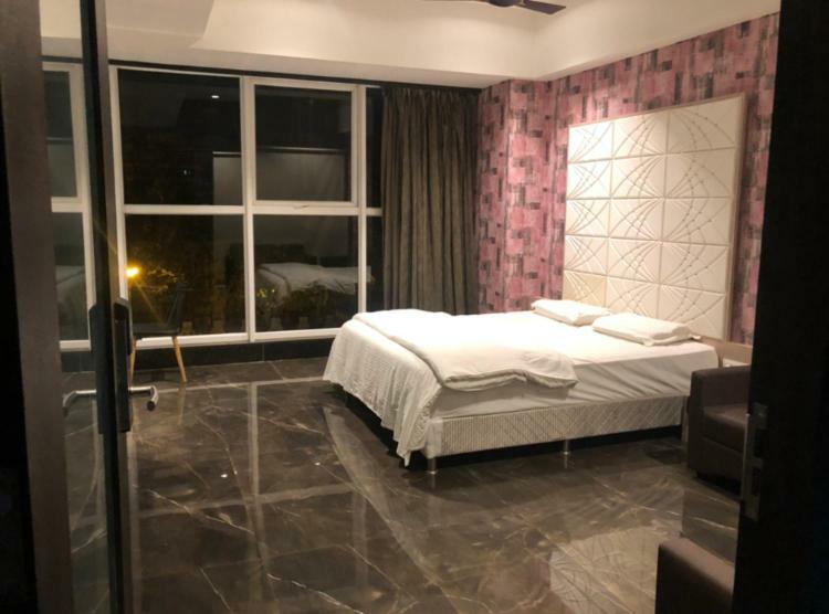 Virat Ambe Sports Club Hotell Ulhāsnagar Eksteriør bilde