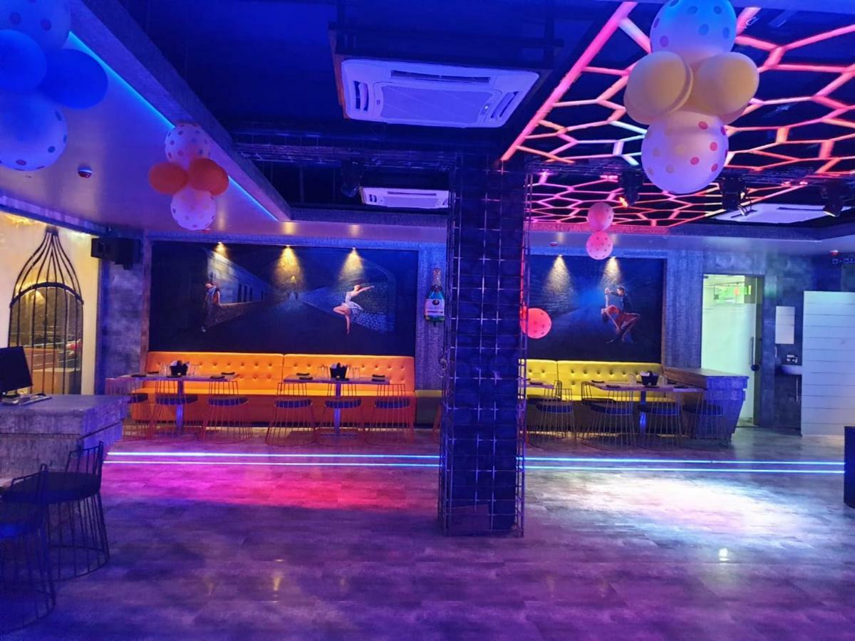 Virat Ambe Sports Club Hotell Ulhāsnagar Eksteriør bilde