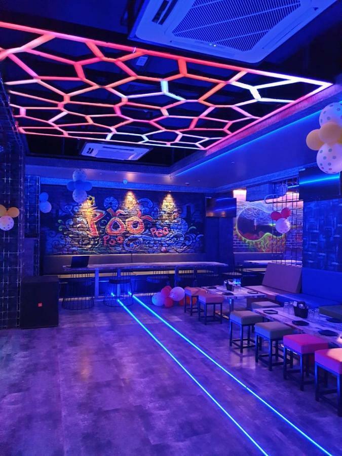 Virat Ambe Sports Club Hotell Ulhāsnagar Eksteriør bilde