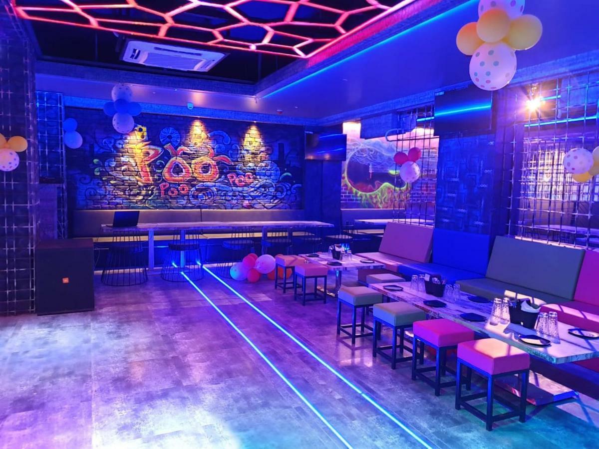 Virat Ambe Sports Club Hotell Ulhāsnagar Eksteriør bilde