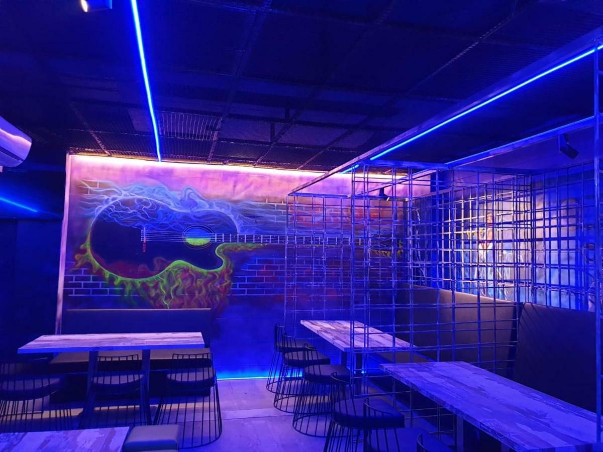 Virat Ambe Sports Club Hotell Ulhāsnagar Eksteriør bilde