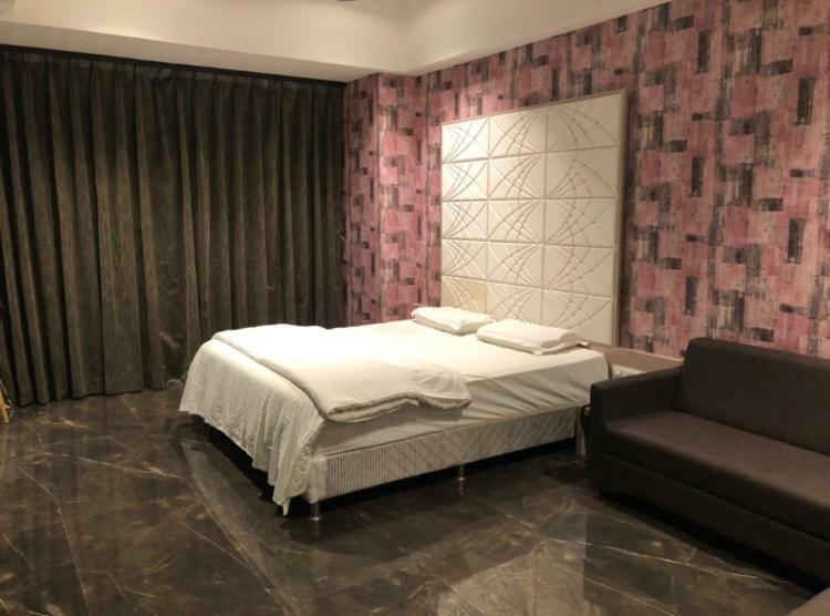 Virat Ambe Sports Club Hotell Ulhāsnagar Eksteriør bilde